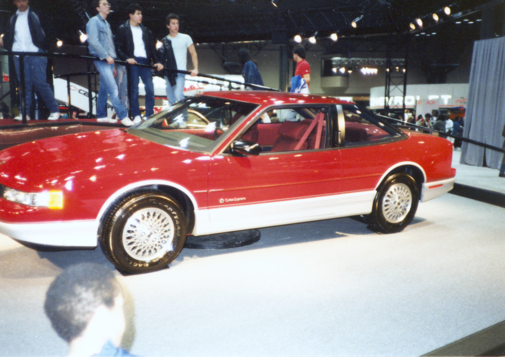 1988-Oldsmbobile-Cutlass-Supreme-at-the-1988-NY-Auto-Show.jpg.94a4737779a28f0e2fcfc824456e9307.jpg